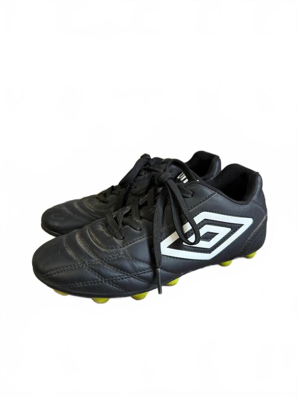 Umbro Kids Soccer Cleats Size 3Y